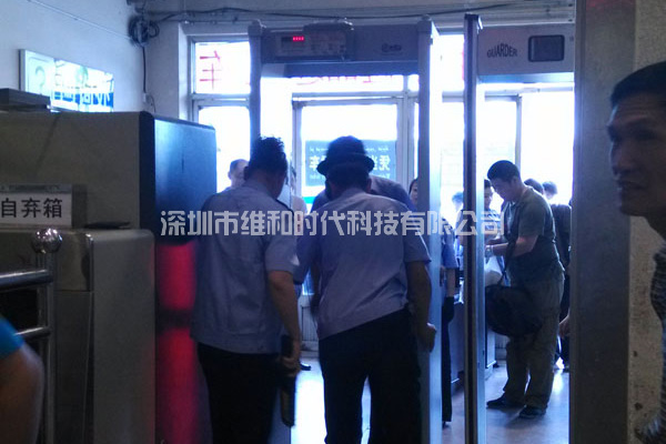 新疆烏魯木齊鐵路局8家火車(chē)站采用維和時(shí)代供應(yīng)HI-PE進(jìn)口安檢門(mén)[圖文]