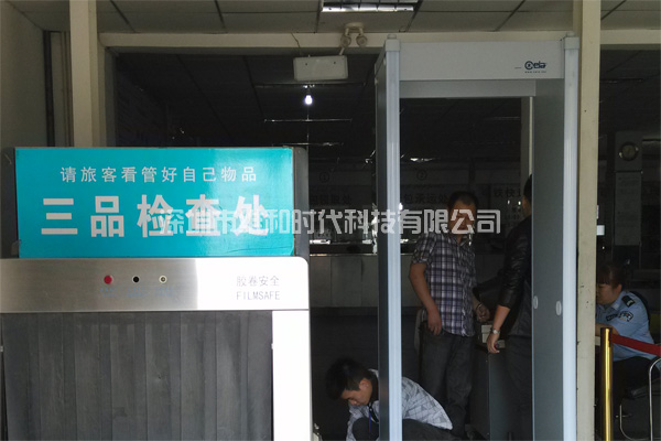 新疆烏魯木齊鐵路局8家火車(chē)站采用維和時(shí)代供應(yīng)HI-PE進(jìn)口安檢門(mén)[圖文]
