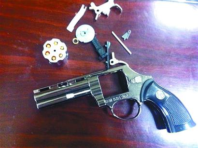 槍型打火機(jī)暗藏行李包 青島機(jī)場X光機(jī)掃描性能強(qiáng)[圖]