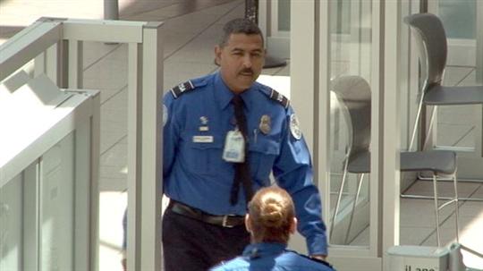 從美國機場Metor6s安檢門檢測人員偷竊IPAD看安檢員素養(yǎng)[圖]