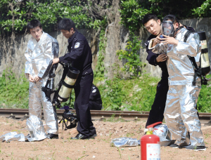 南京地鐵全線安檢 金屬探測(cè)門(mén)把關(guān)青奧會(huì)