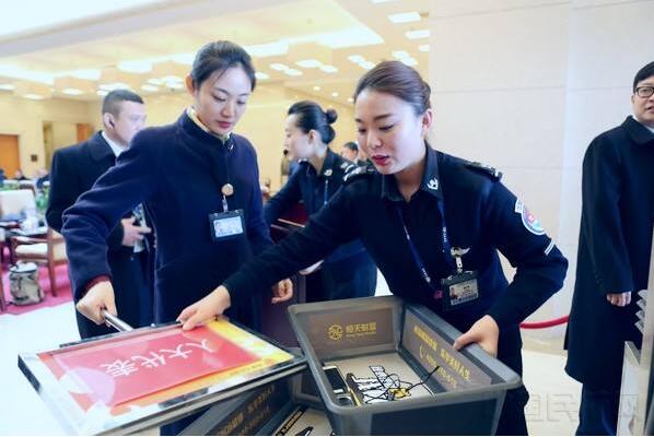 金屬探測門廠家：首都機場安保公司安檢員呂澤鑫為行業表率