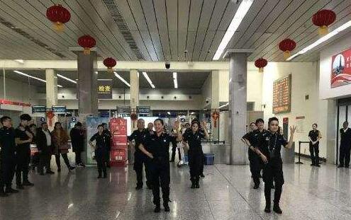 金屬探測安檢門廠家：烏機場安檢總站落實優(yōu)化管理！