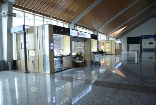 金屬探測門廠家：富蘊機場美化安檢通道提升服務品質