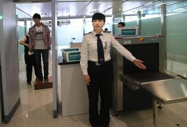 女性進(jìn)入安檢門通道時(shí)，安檢員會感到尷尬嗎？過安檢的注意事項(xiàng)-2.jpg